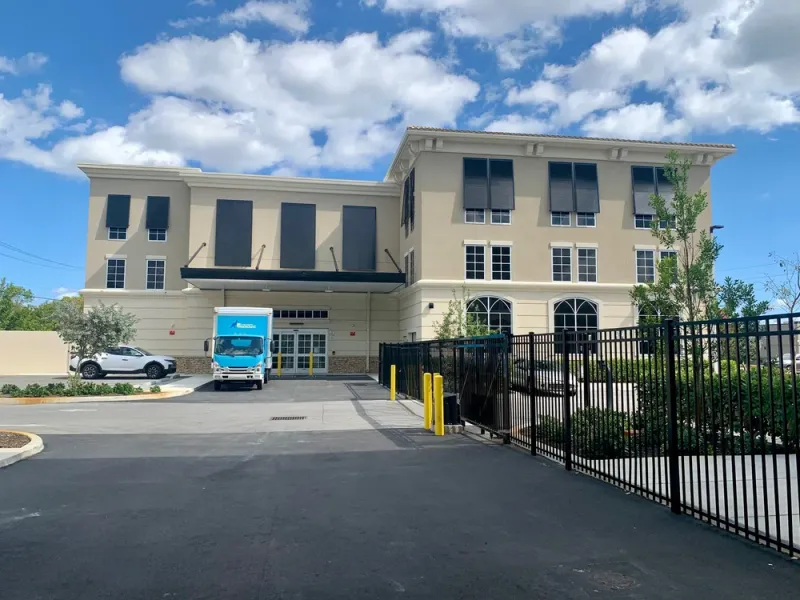 Oakland Park storage units