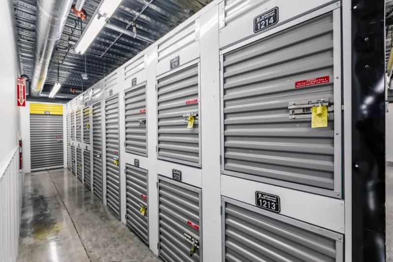 storage lockers for rent
