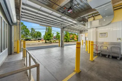 indoor unloading bay